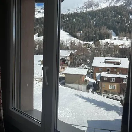 Ideally Located 3.5 Flat