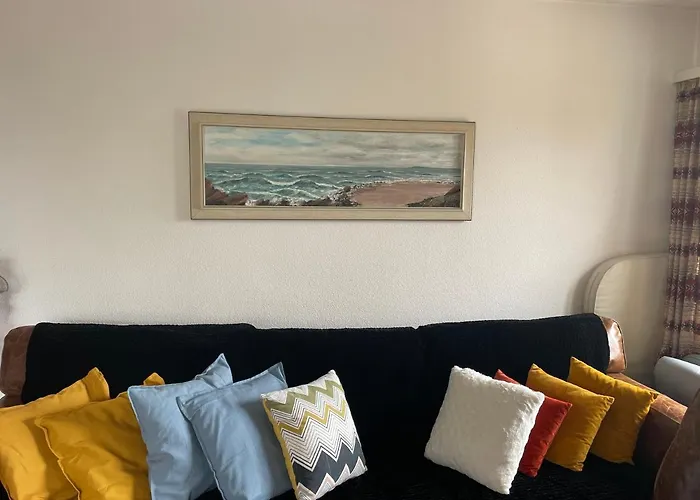 Ideally Located 3.5 Flat