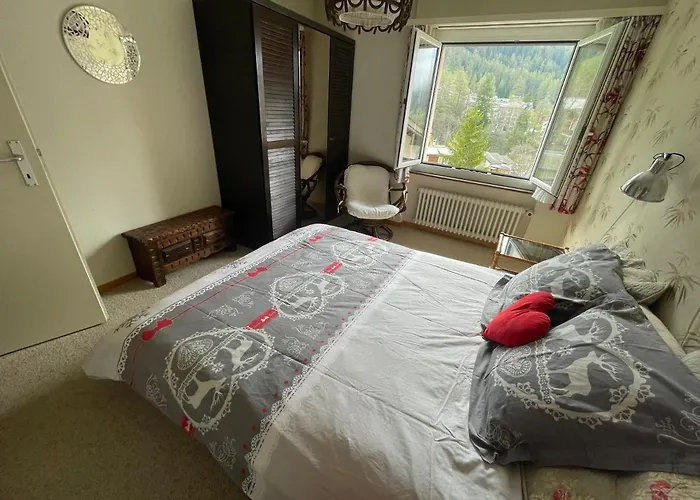 Ideally Located 3.5 Flat