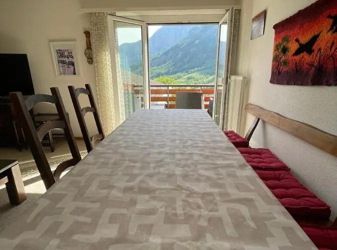 Apartment Ideally Located 3.5 Flat