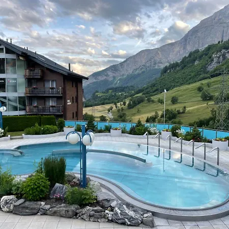 Апартаменты Ideally Located 3.5 Flat *